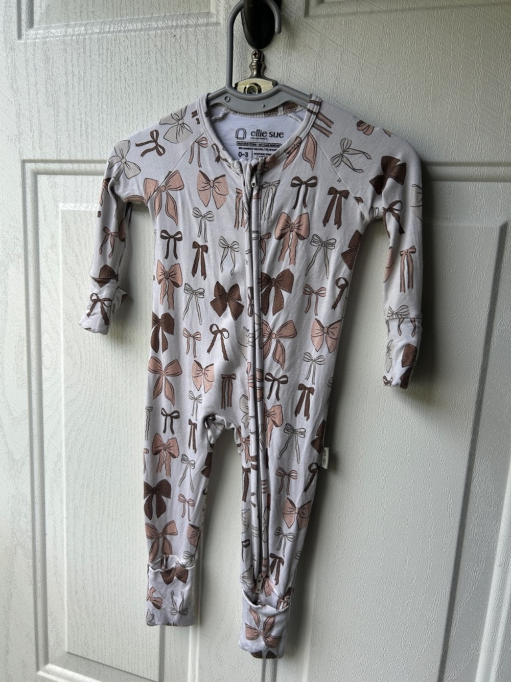 Ellie Sue Pink & Brown Bow-Print Footed One-Piece for Kids